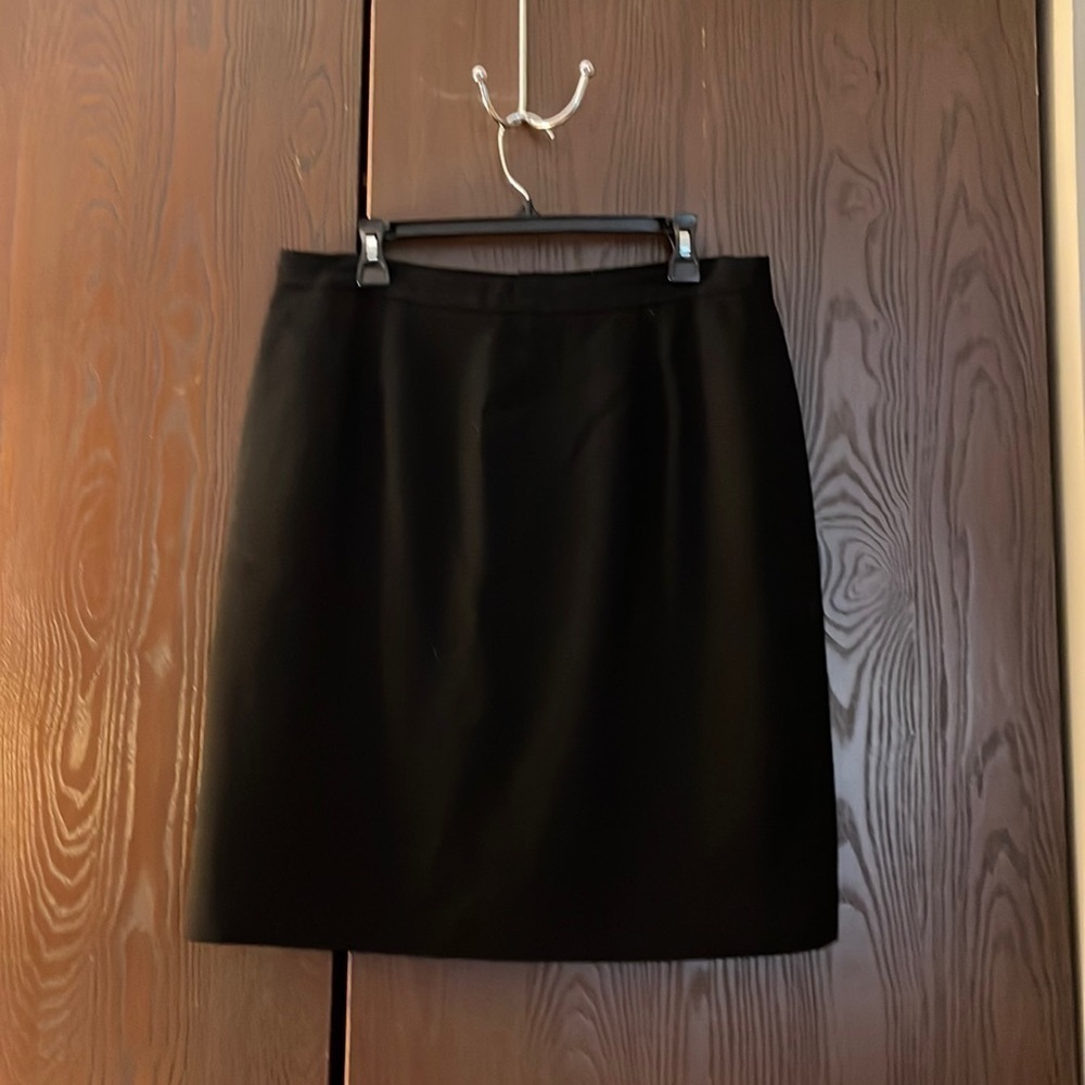 Jones New York 100% worsted wool black pencil skirt. Size 16.